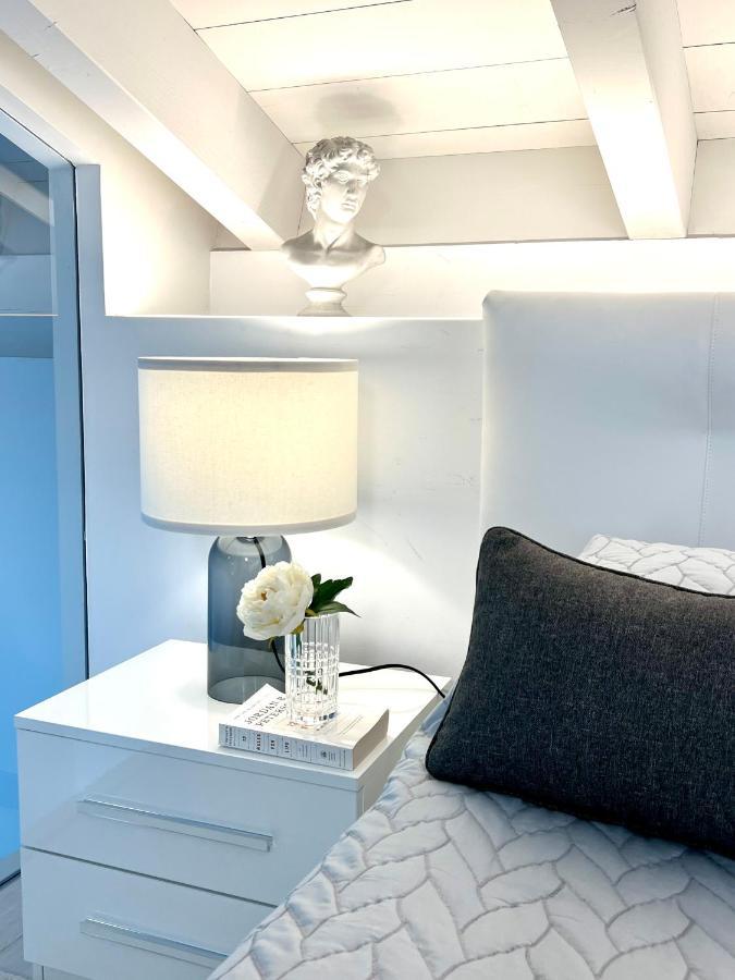 Paganini Suites And Apartments Sirmione Ngoại thất bức ảnh