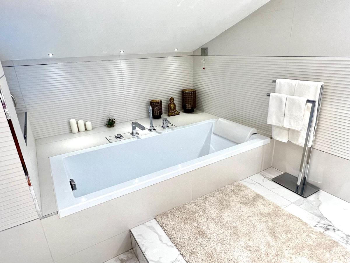 Paganini Suites And Apartments Sirmione Ngoại thất bức ảnh